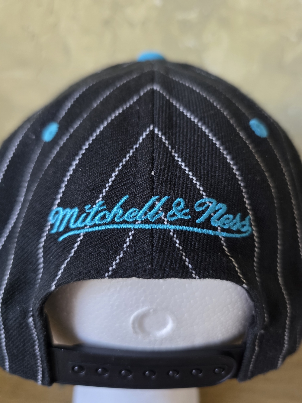 Mitchell & Ness Charlotte Hornets Hardwood Classics Pinstripe Snapback Hat Cap - Picture 4 of 9